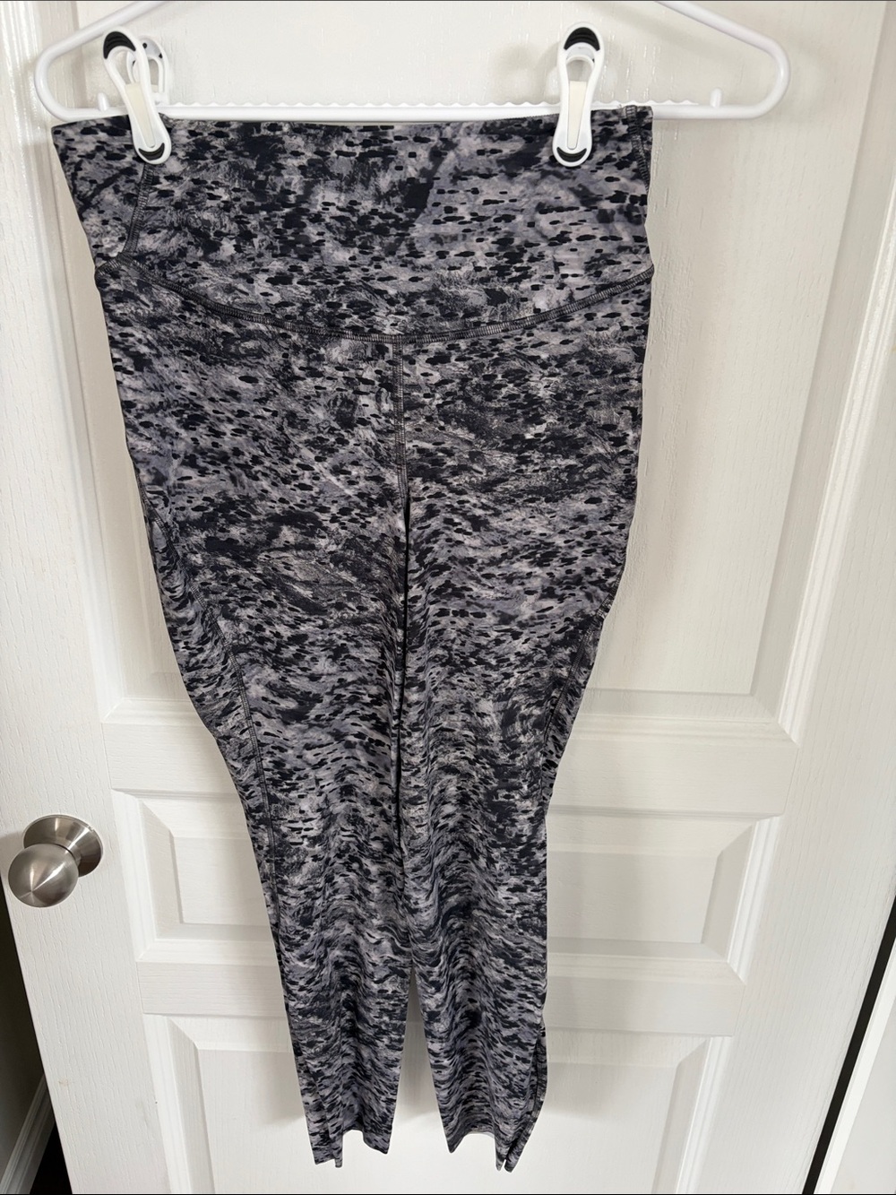 lululemon athletica women’s Black and Gray Marble-Print Leggings